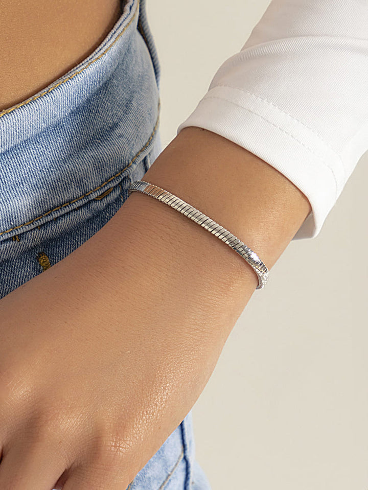 Plochý hadí kostní náramek