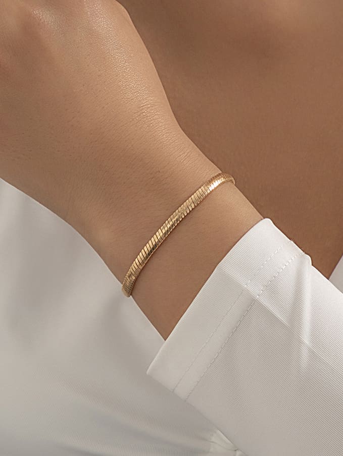 Plochý hadí kostní náramek